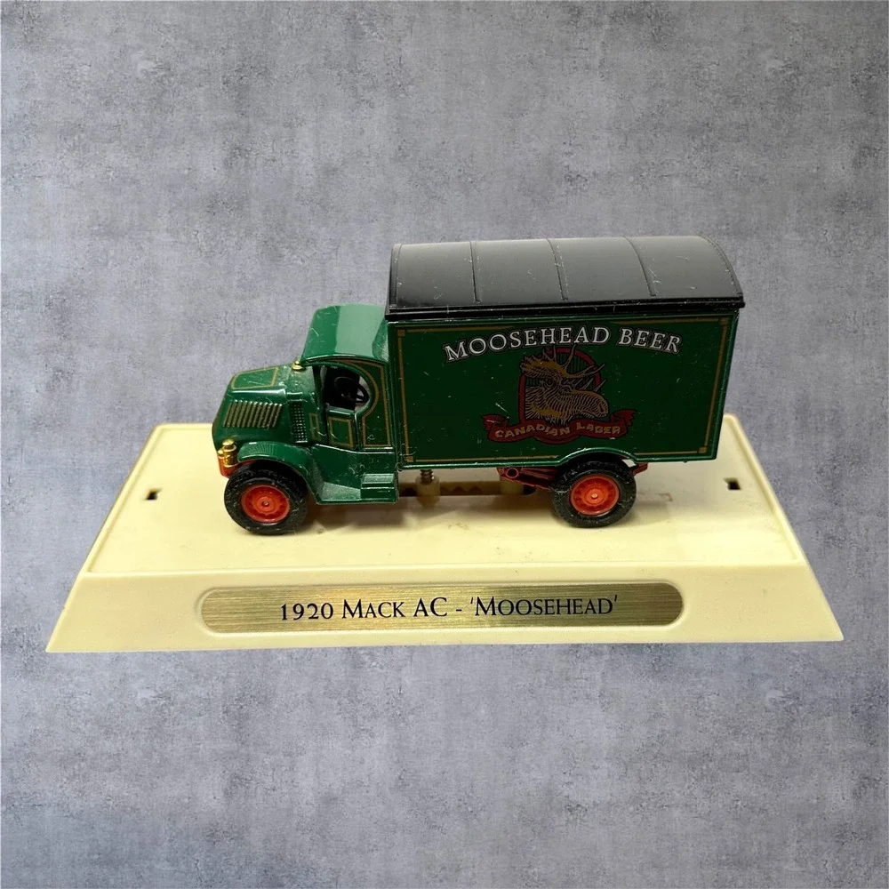 Mack 1920 Mack AC Truck Green Good Moosehead Beer‎ Diecast Display
